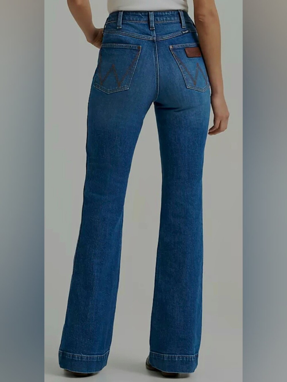 WRANGLER BESPOKE FLARE JEANS, 26 x 36"  NEW